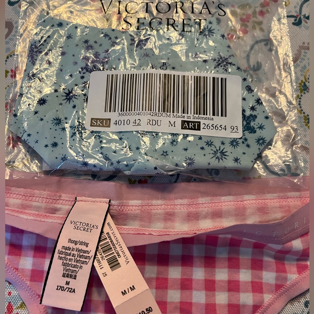 NEW Victoria's Secret medium Thongs